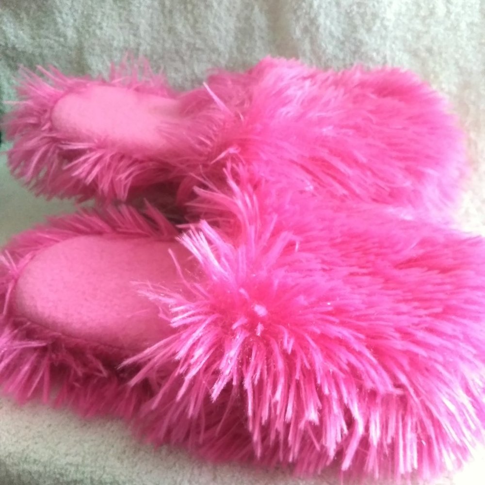 Pink Fluffy Plush Bedroom Slipper